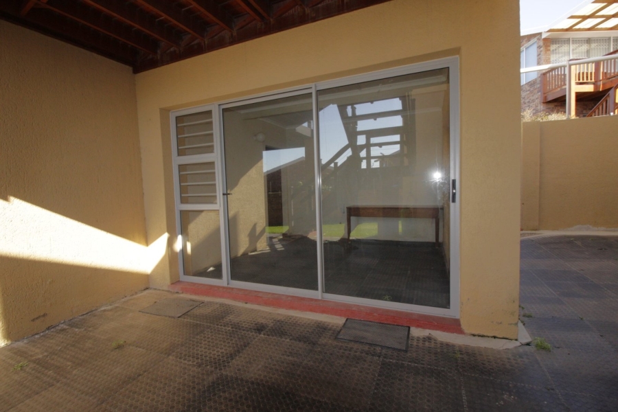 4 Bedroom Property for Sale in Wavecrest Eastern Cape